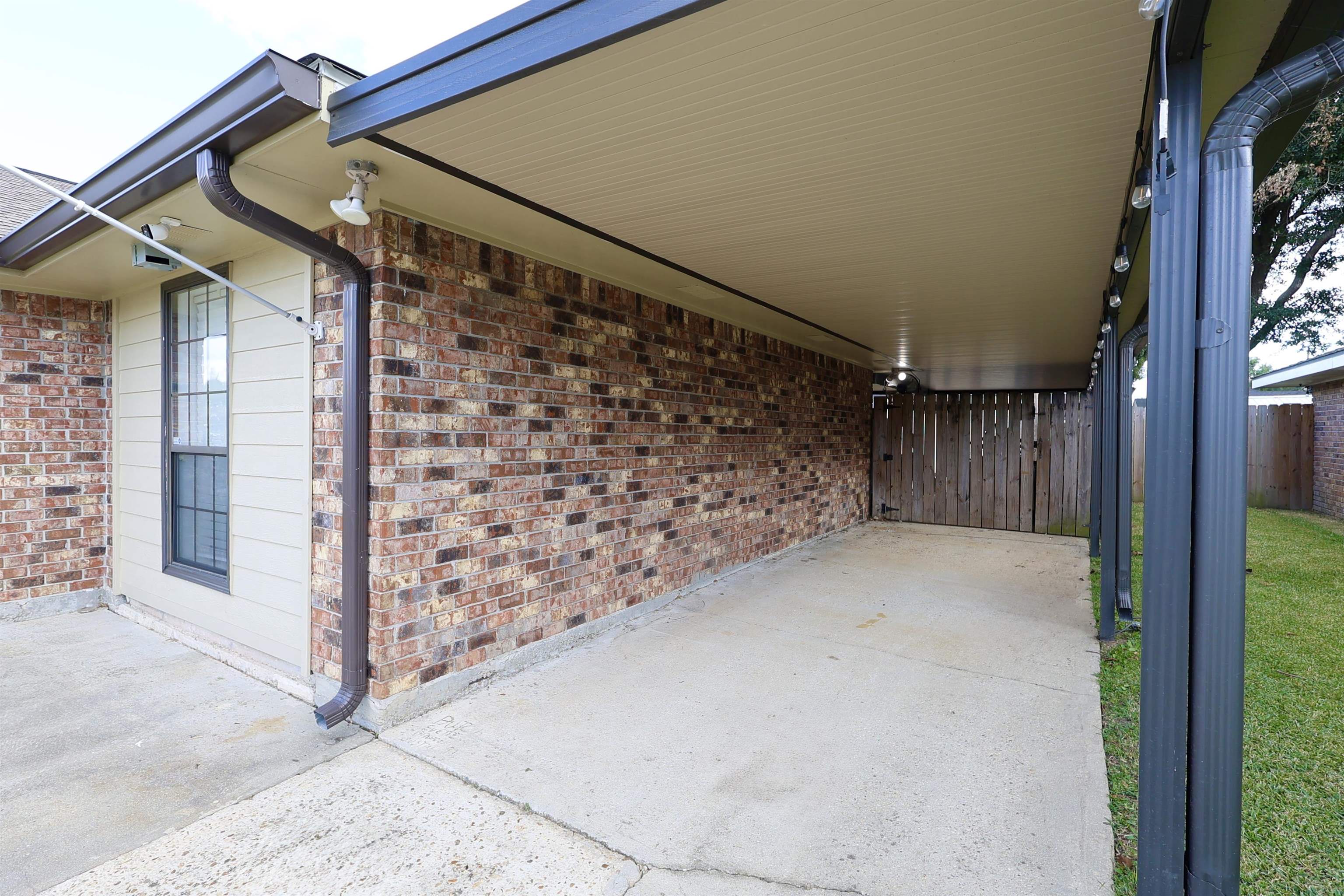 316 Louis Dr