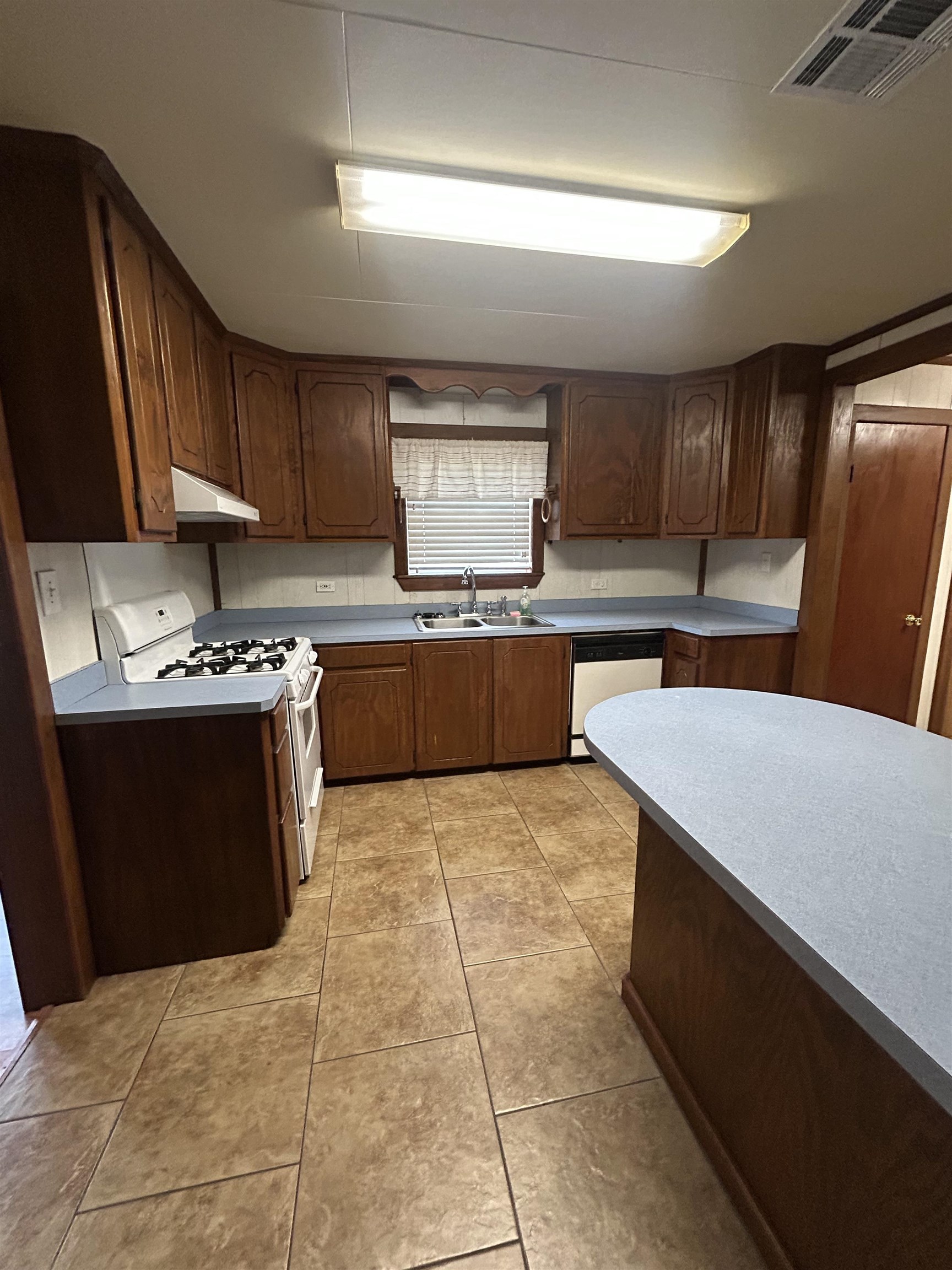 1221 Honduras Street