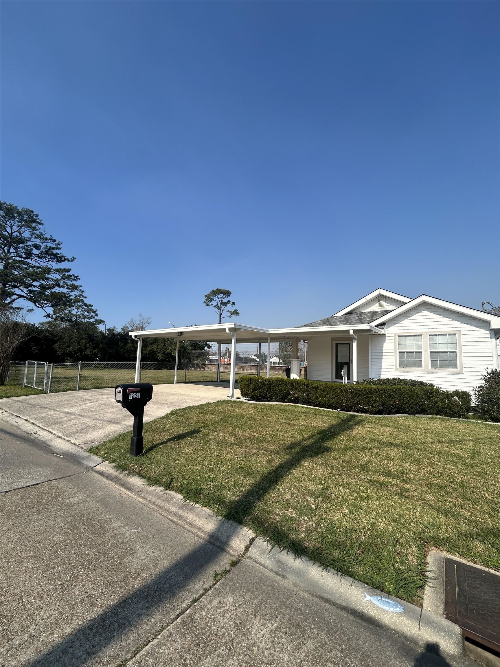 1221 Honduras Street