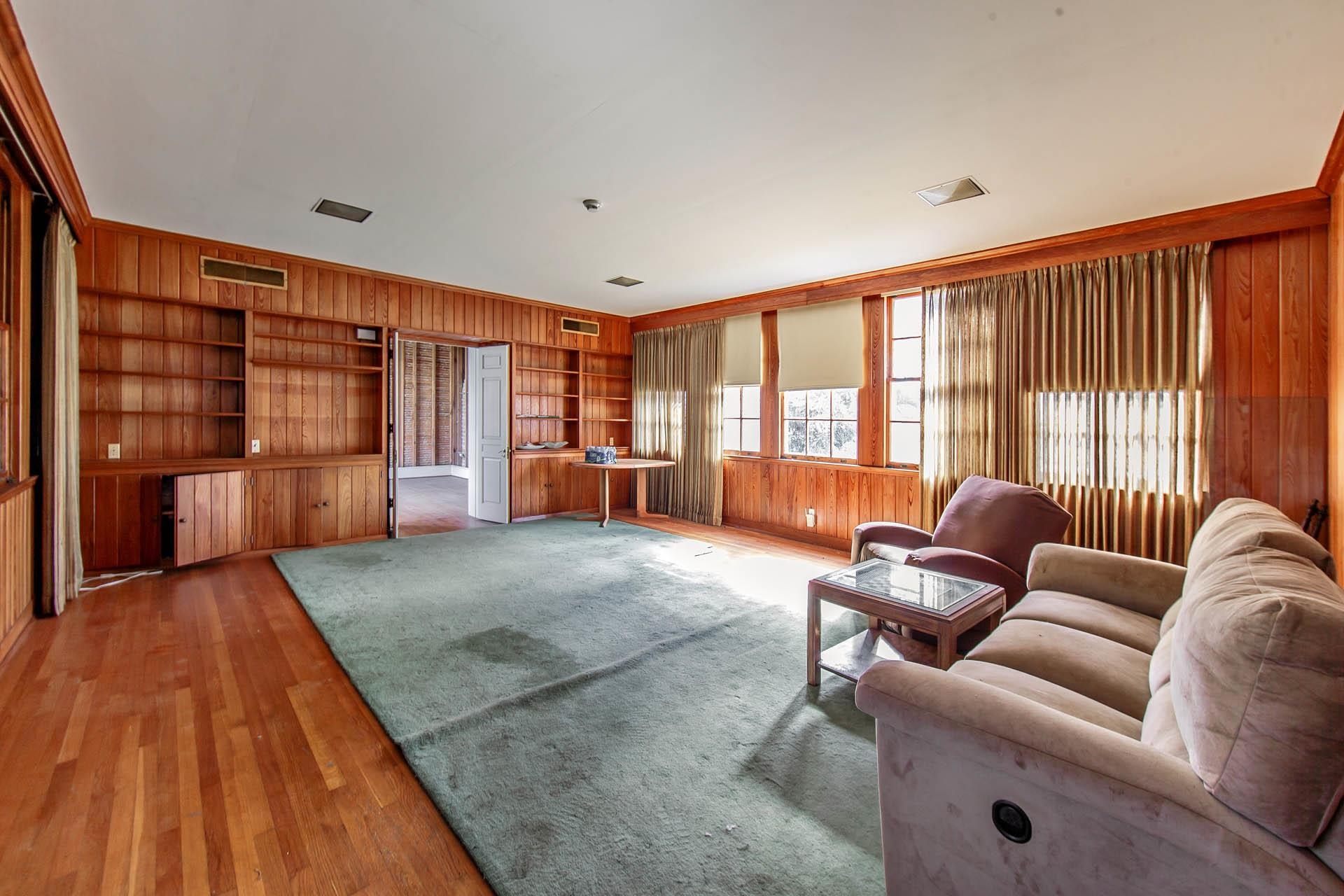 325 Crescent Boulevard