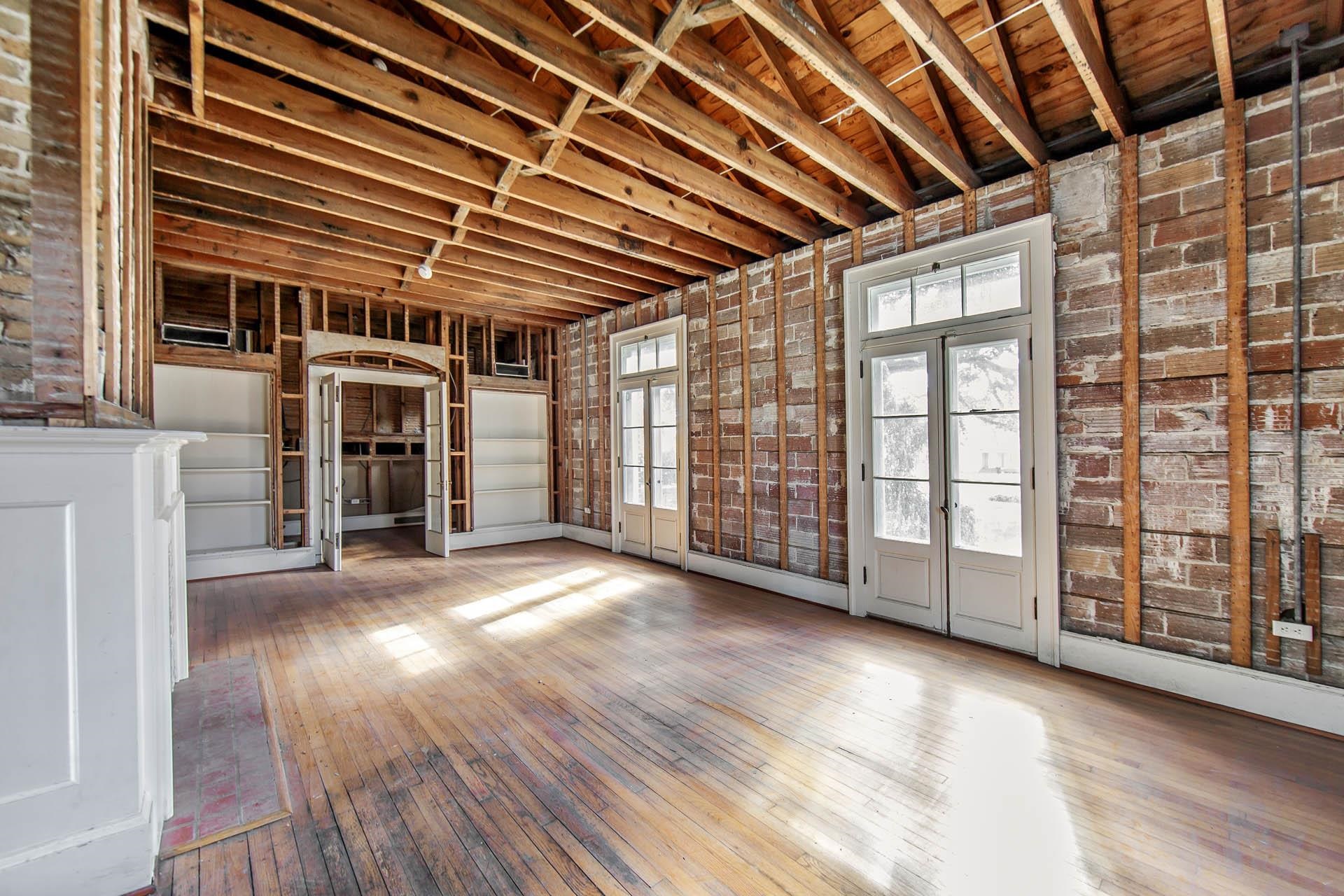 325 Crescent Boulevard