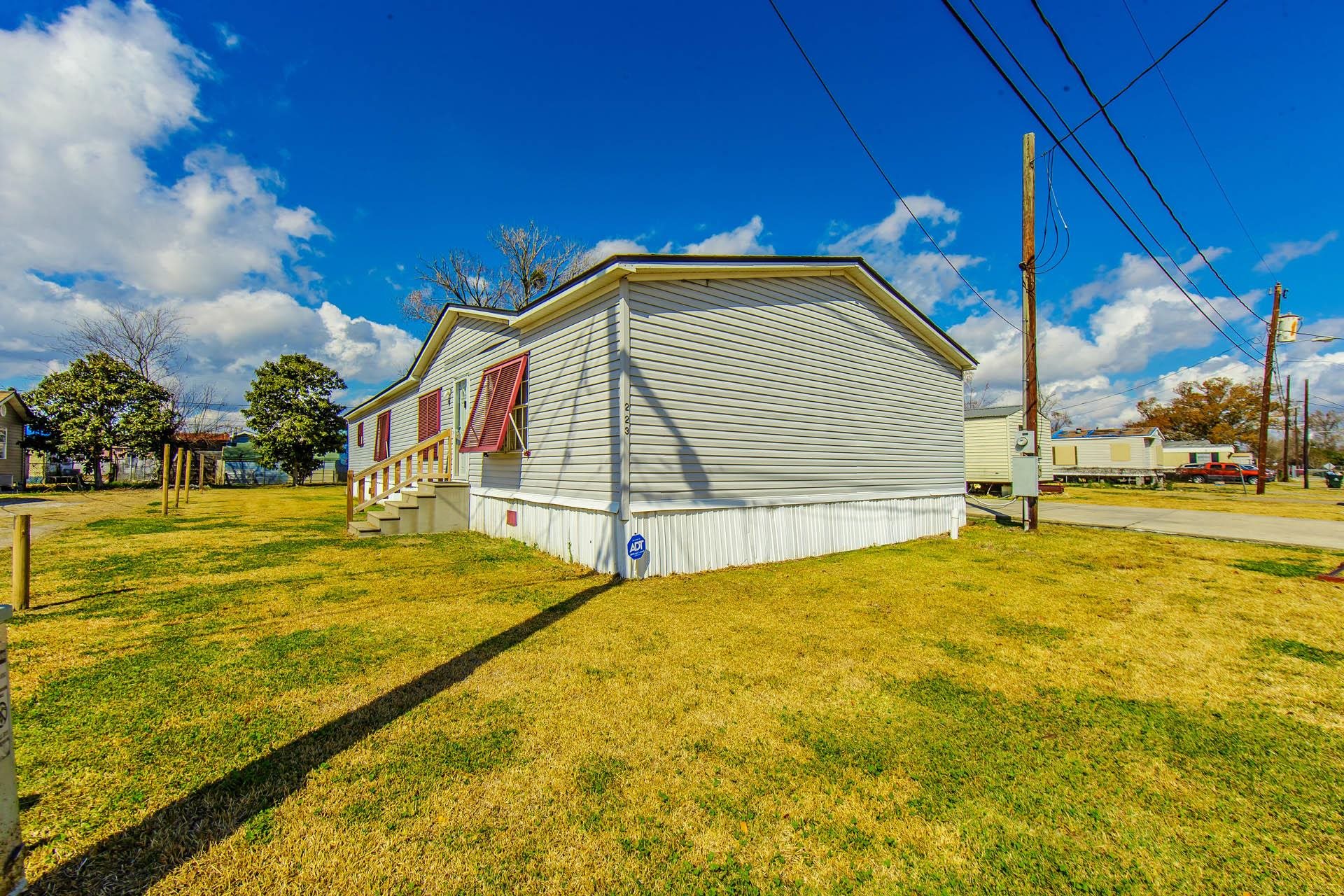 223 Peters St