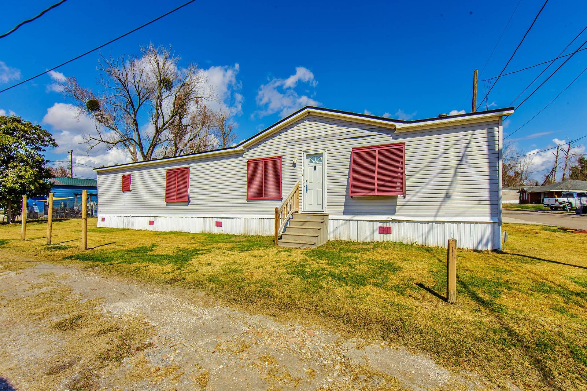 223 Peters St