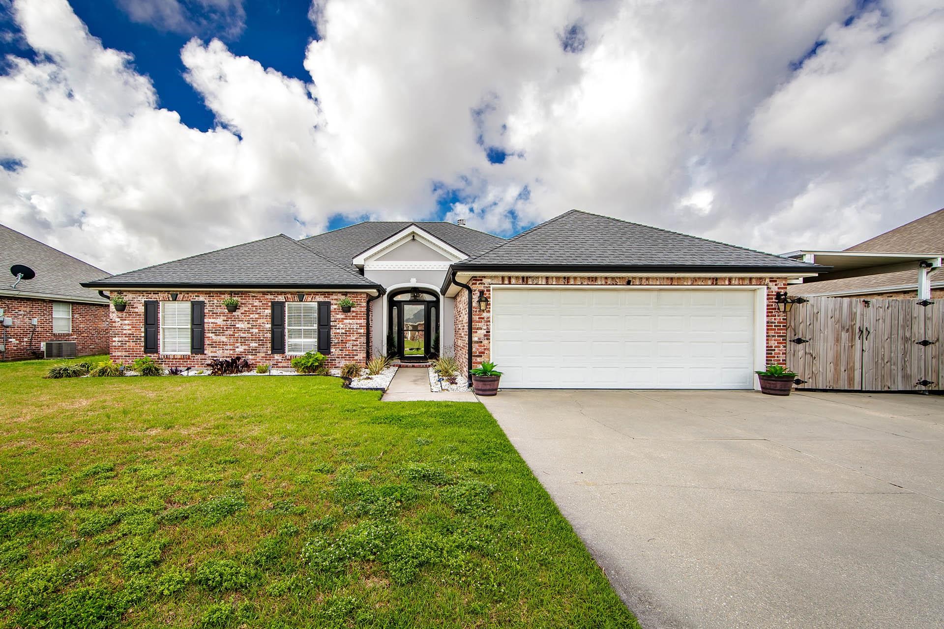 1025 Rebecca Dr