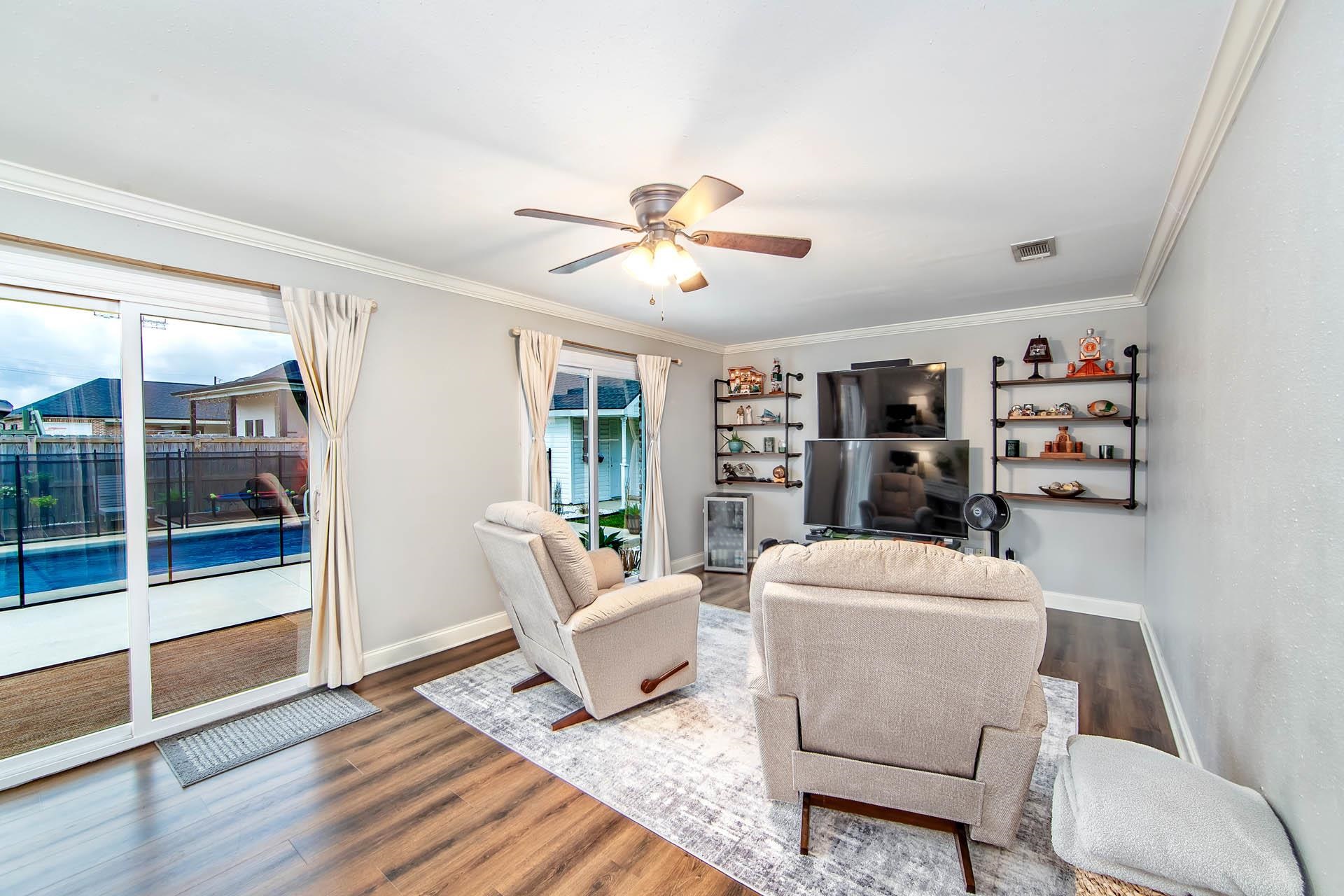 1025 Rebecca Dr