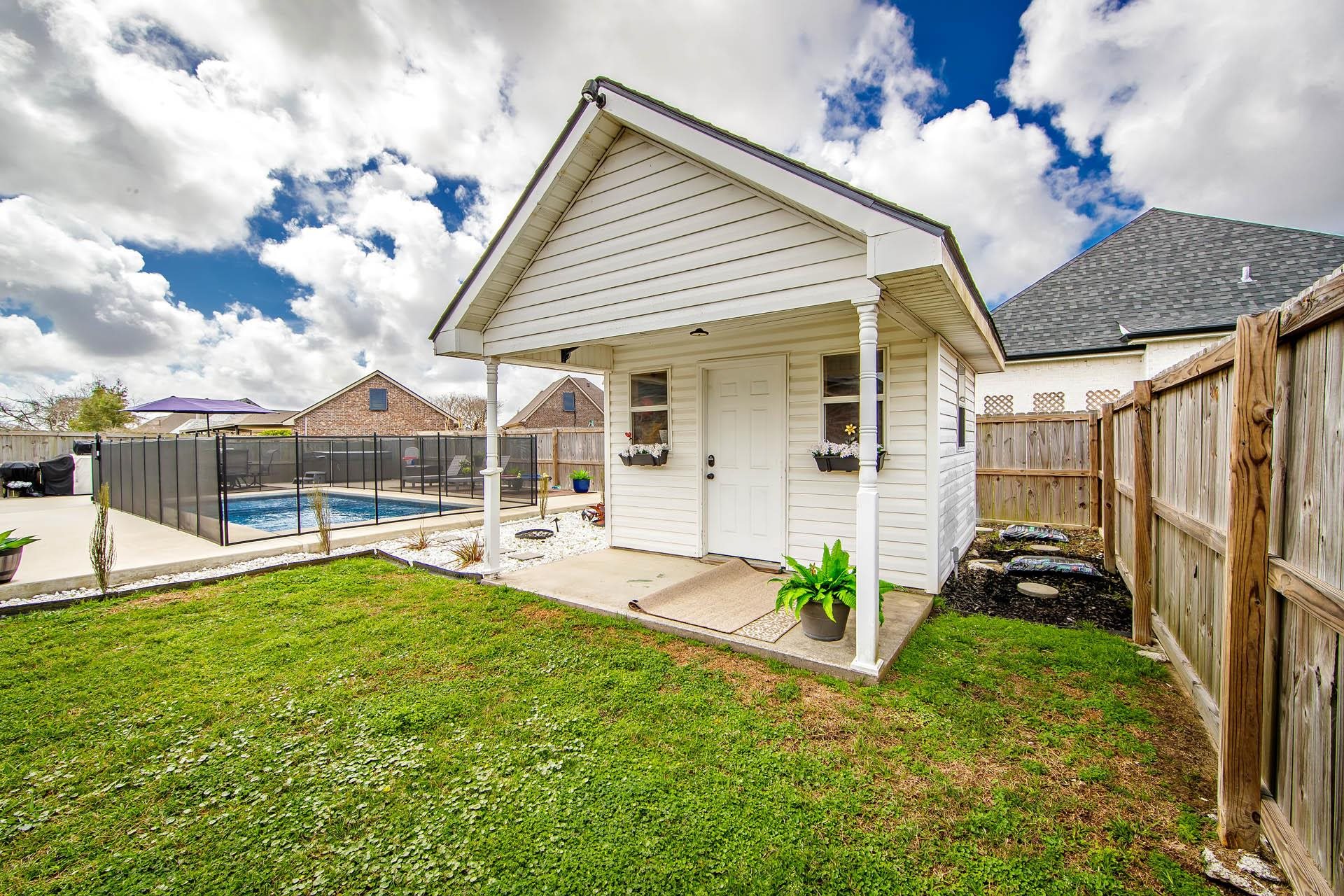 1025 Rebecca Dr