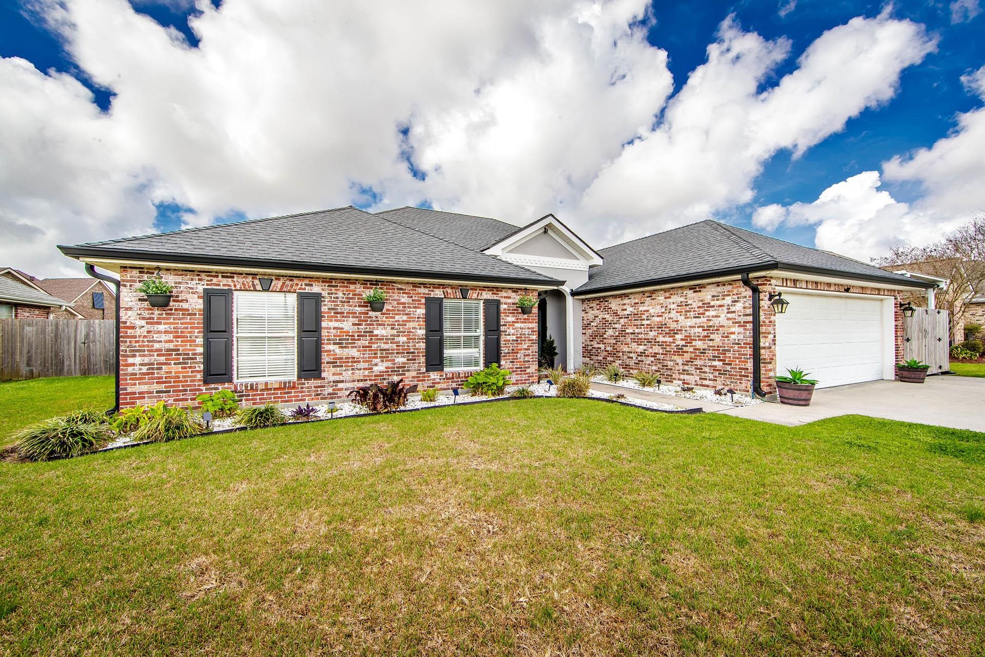 1025 Rebecca Dr