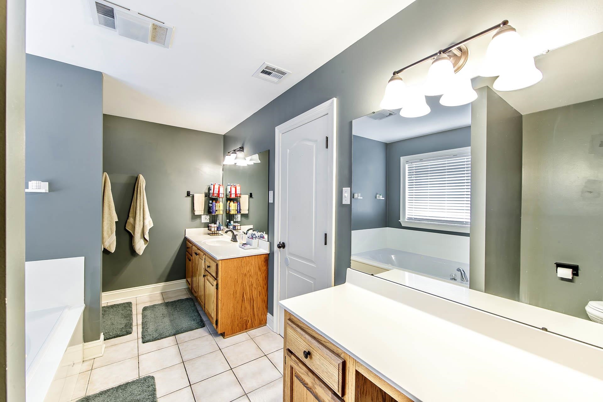 1025 Rebecca Dr