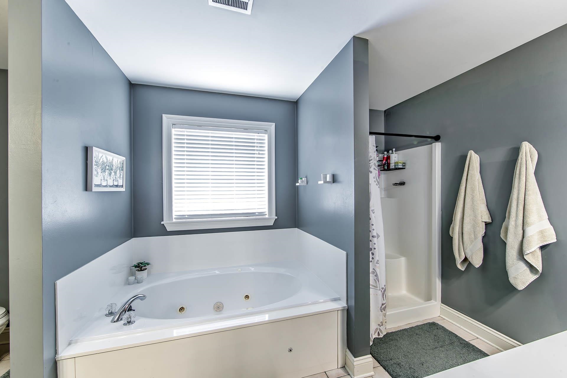 1025 Rebecca Dr