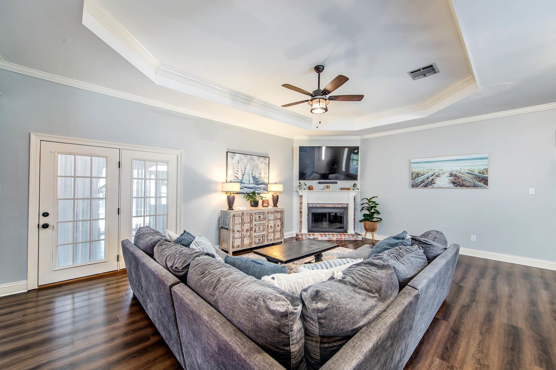 1025 Rebecca Dr