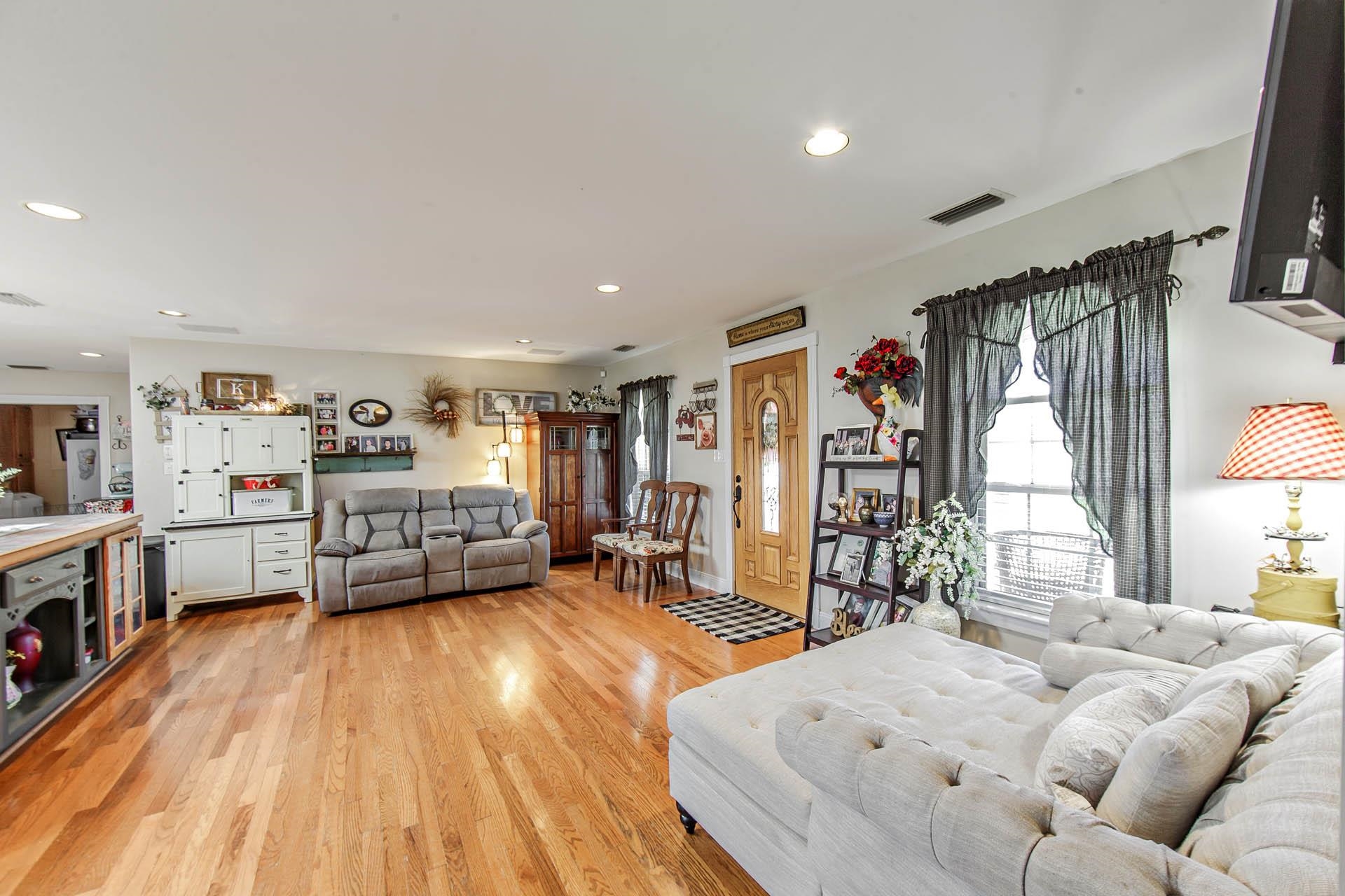 101 Bayou Bend Dr