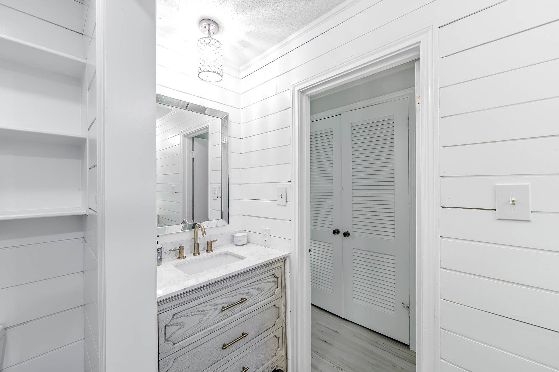 105 El Paso Boulevard