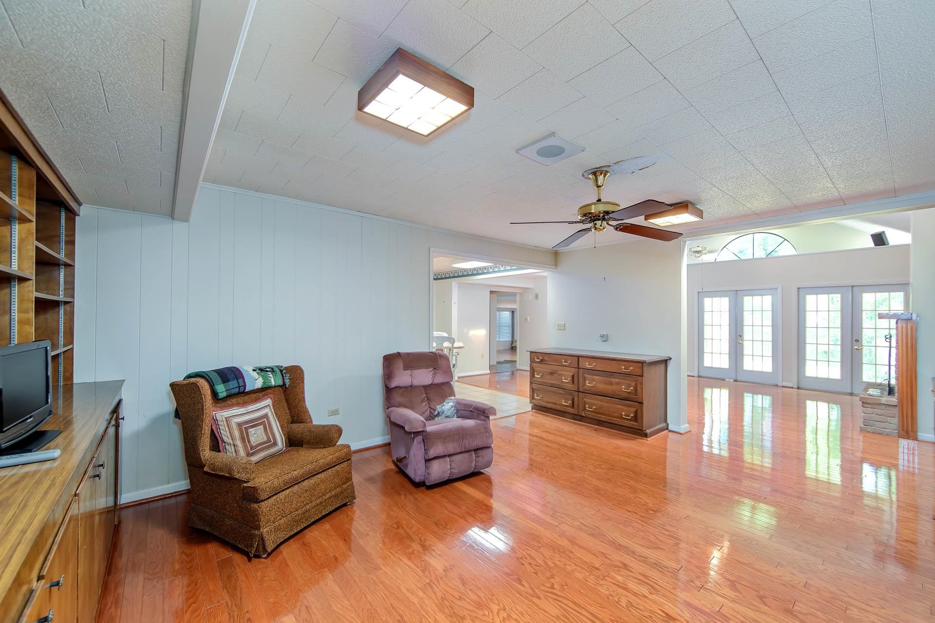 504 Winfield Boulevard