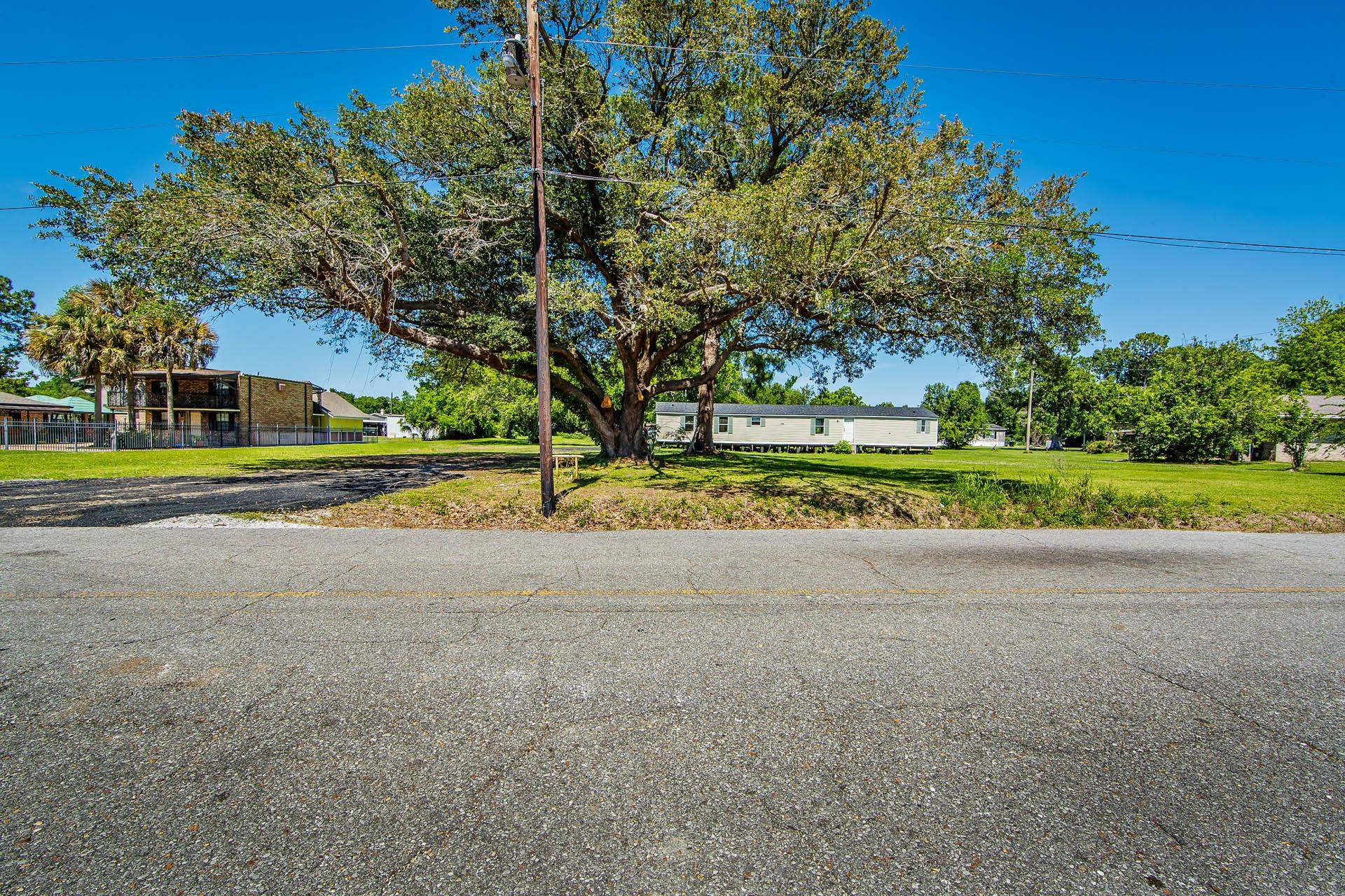 4403 Bayouside Dr
