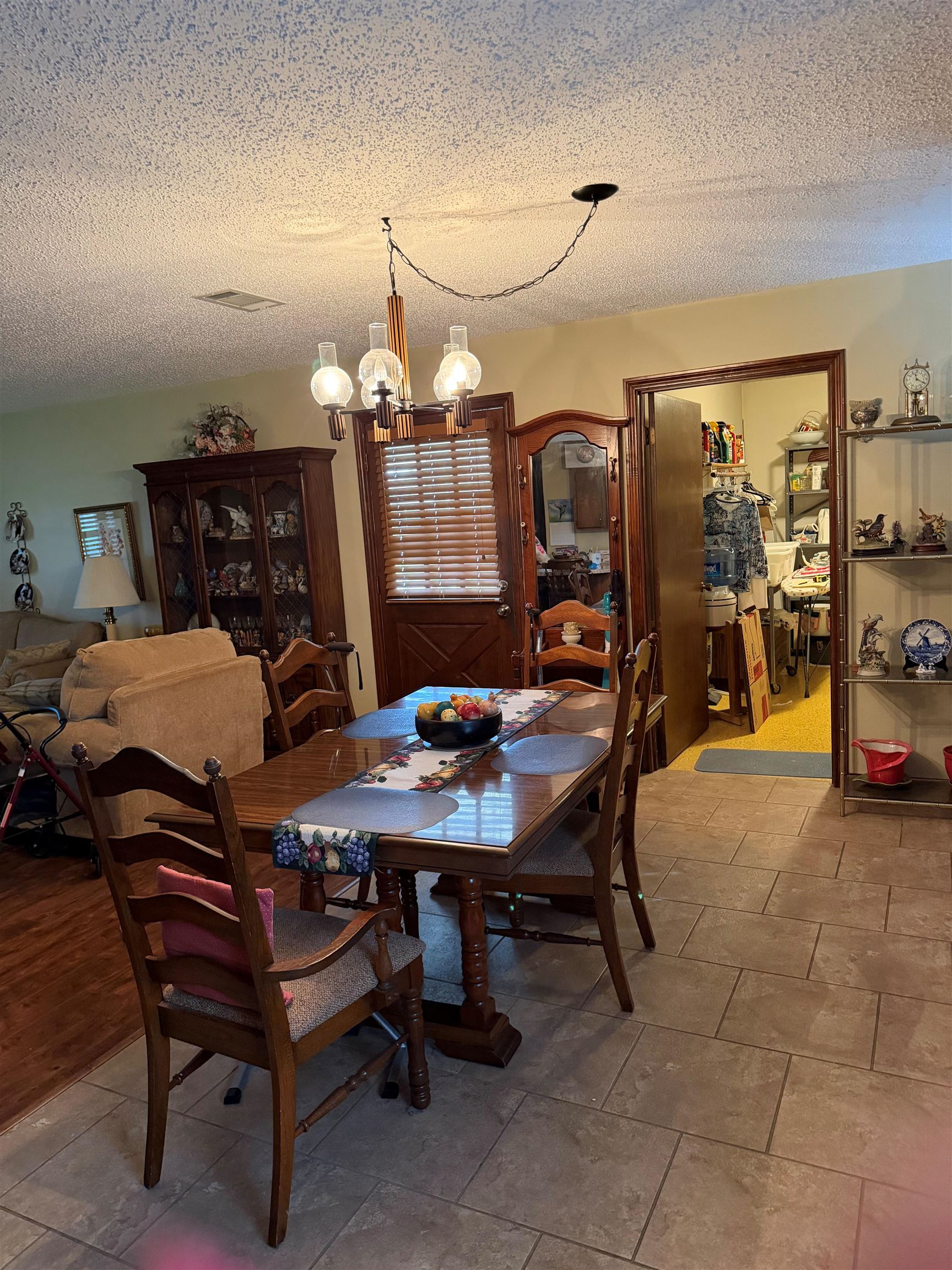 125 Oakview Dr