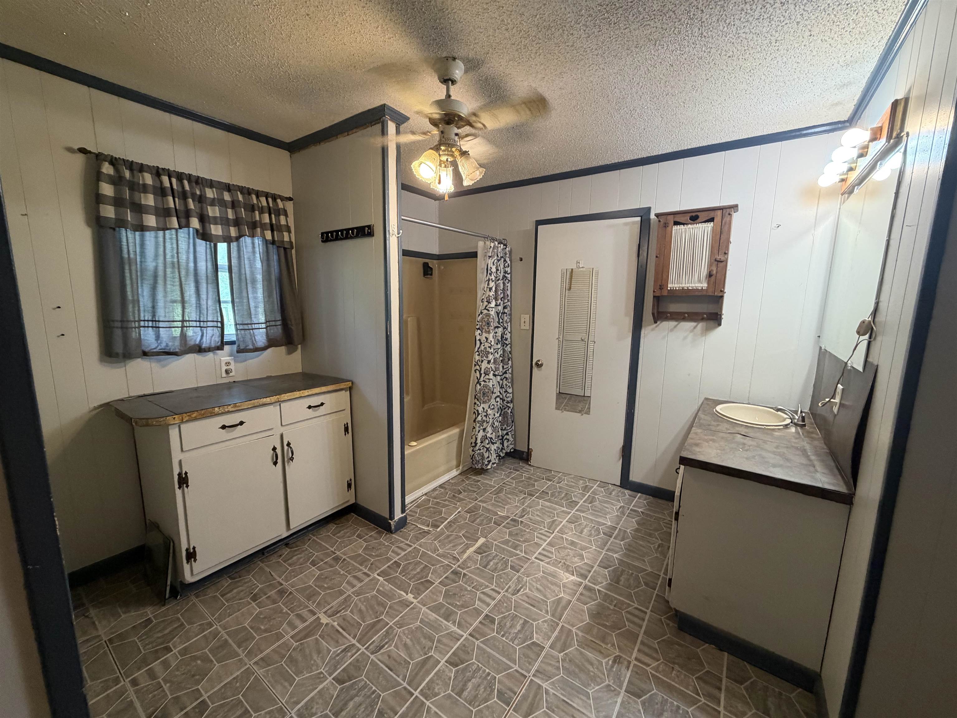 6368 Bayou Black Dr
