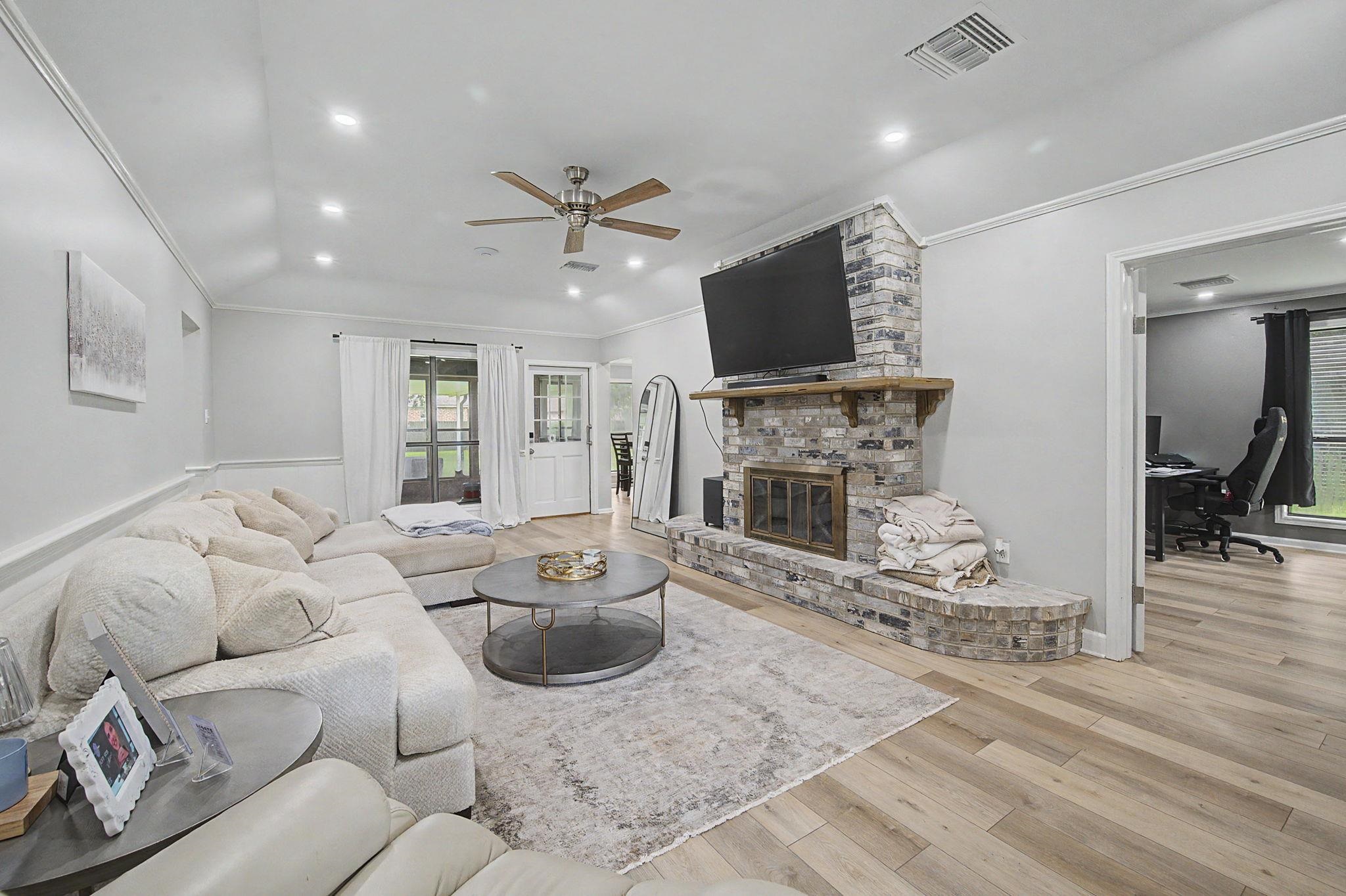 105 Cottonwood Dr