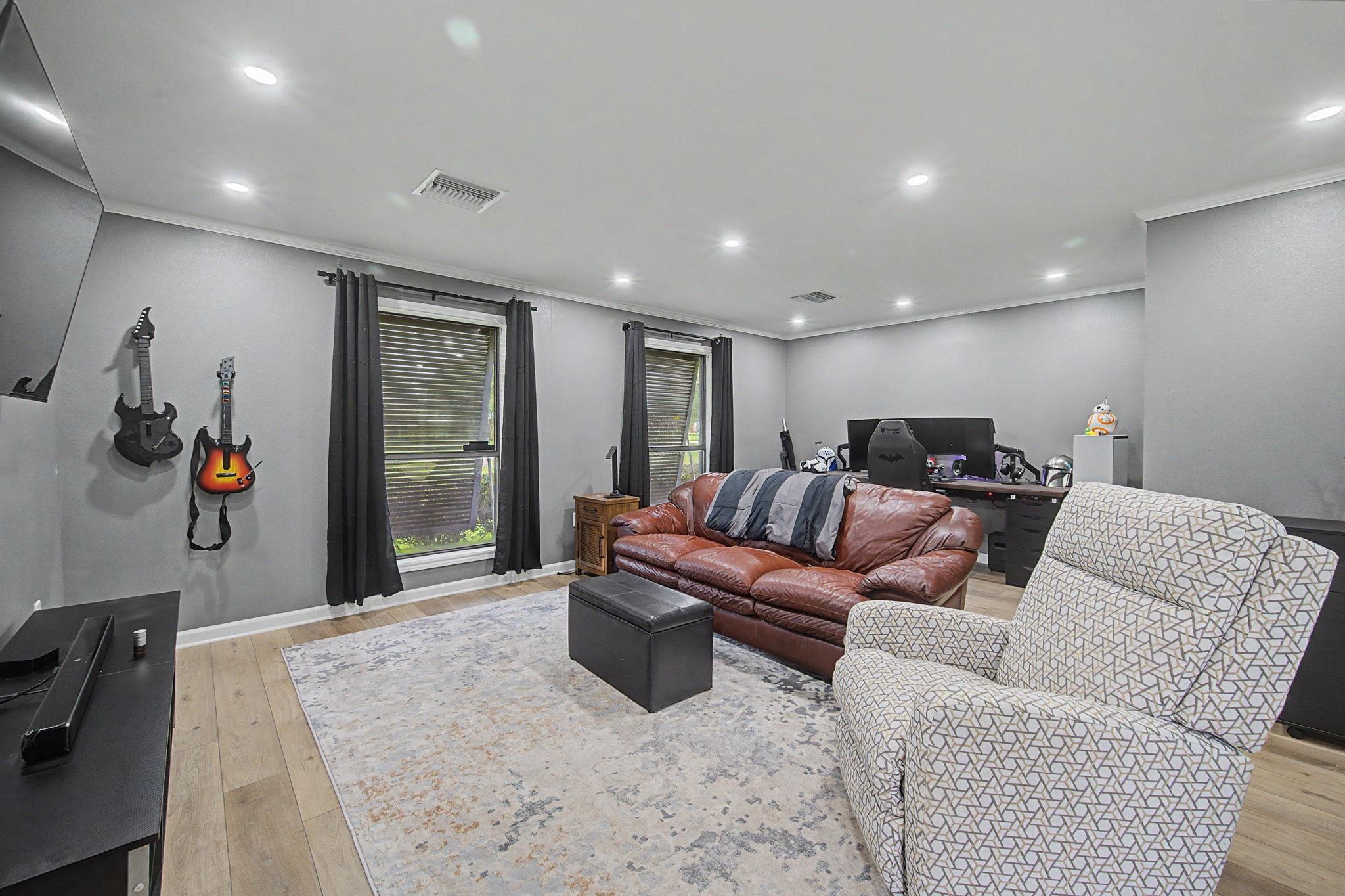 105 Cottonwood Dr