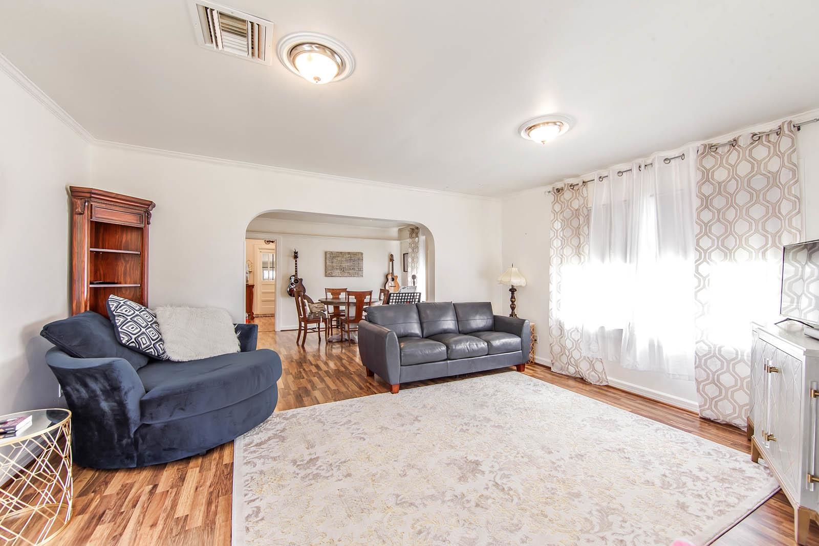 887 High St