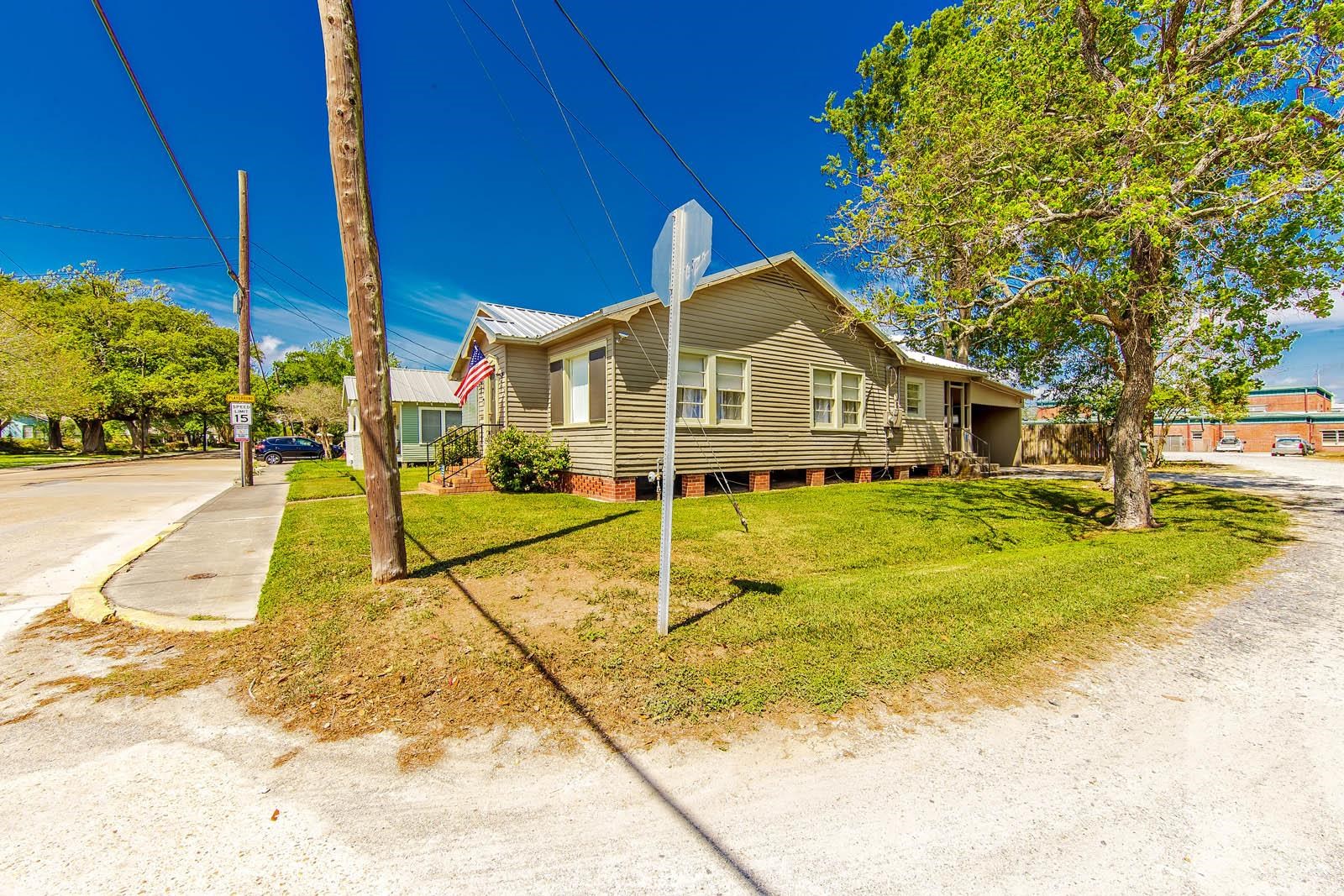 887 High St