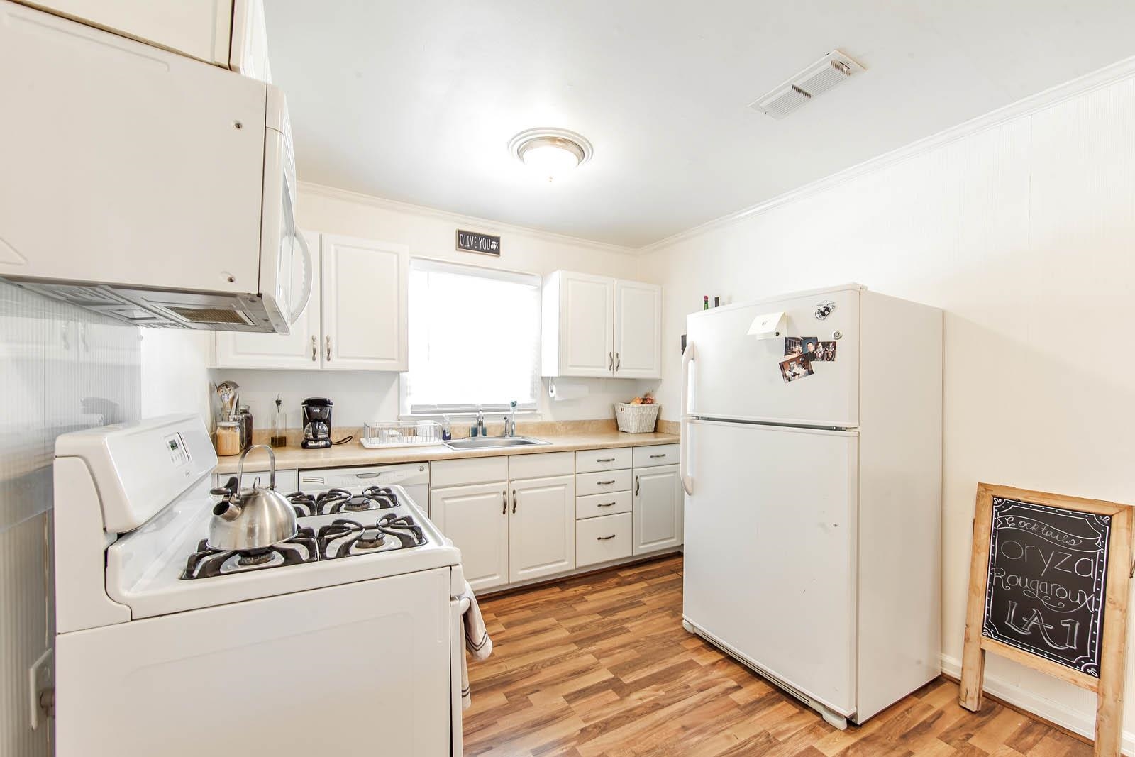 887 High St