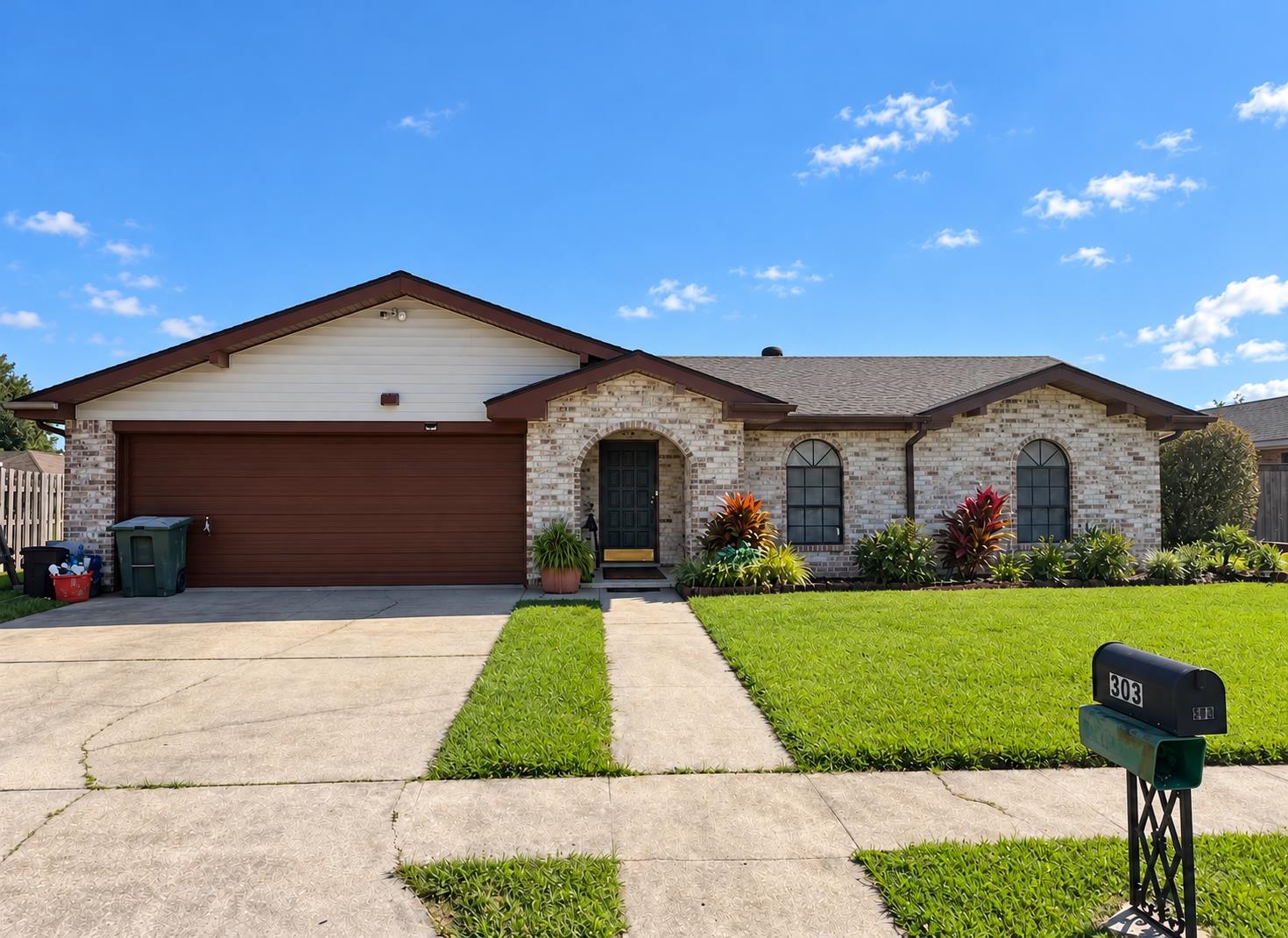 303 Raywood Ln