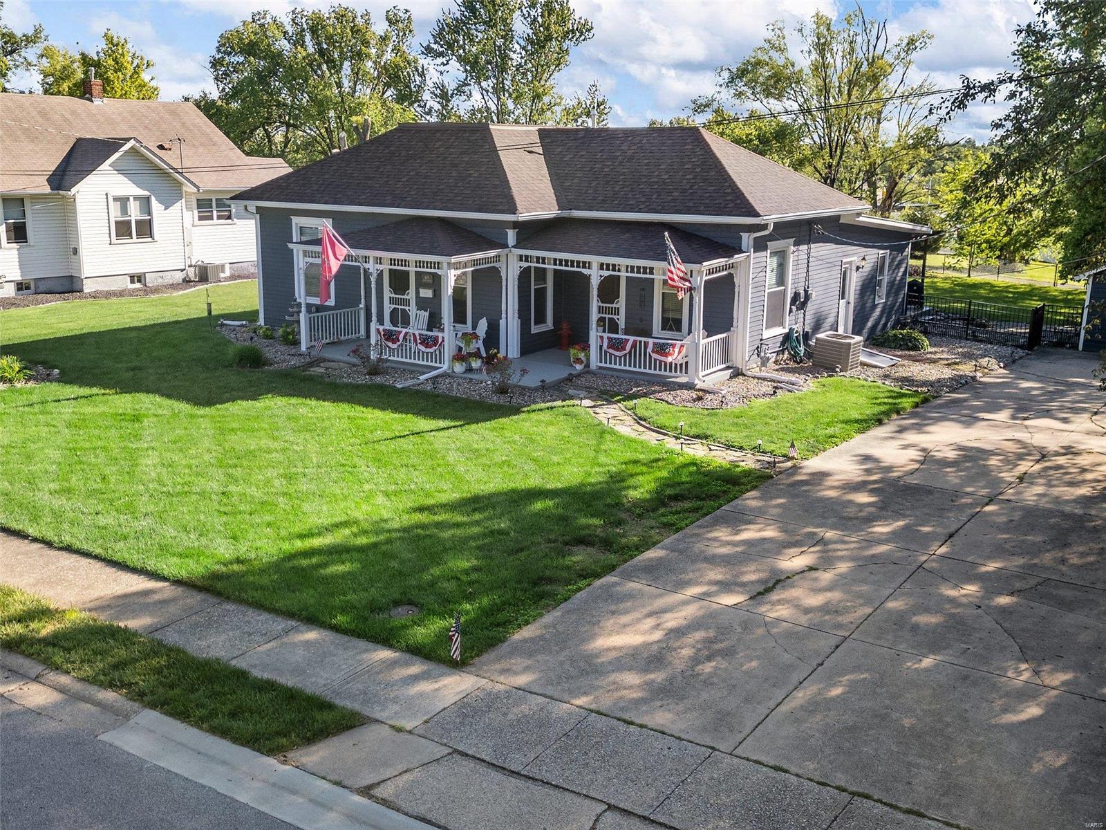 609 S Linn Avenue