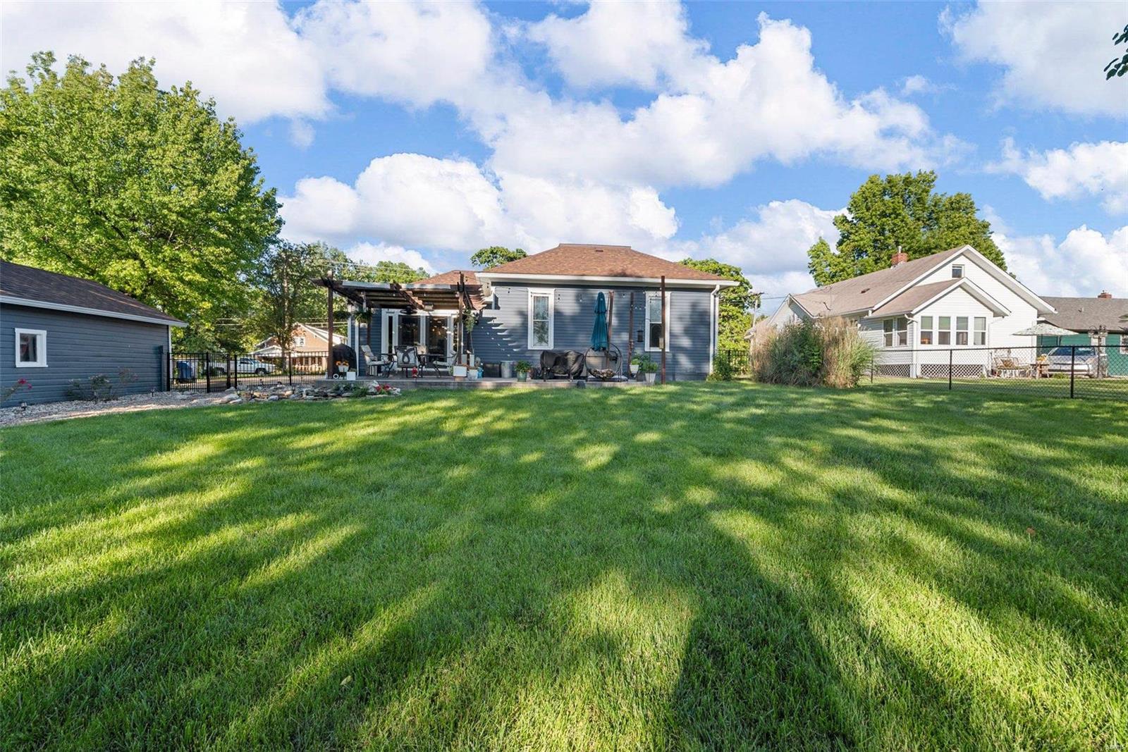 609 S Linn Avenue