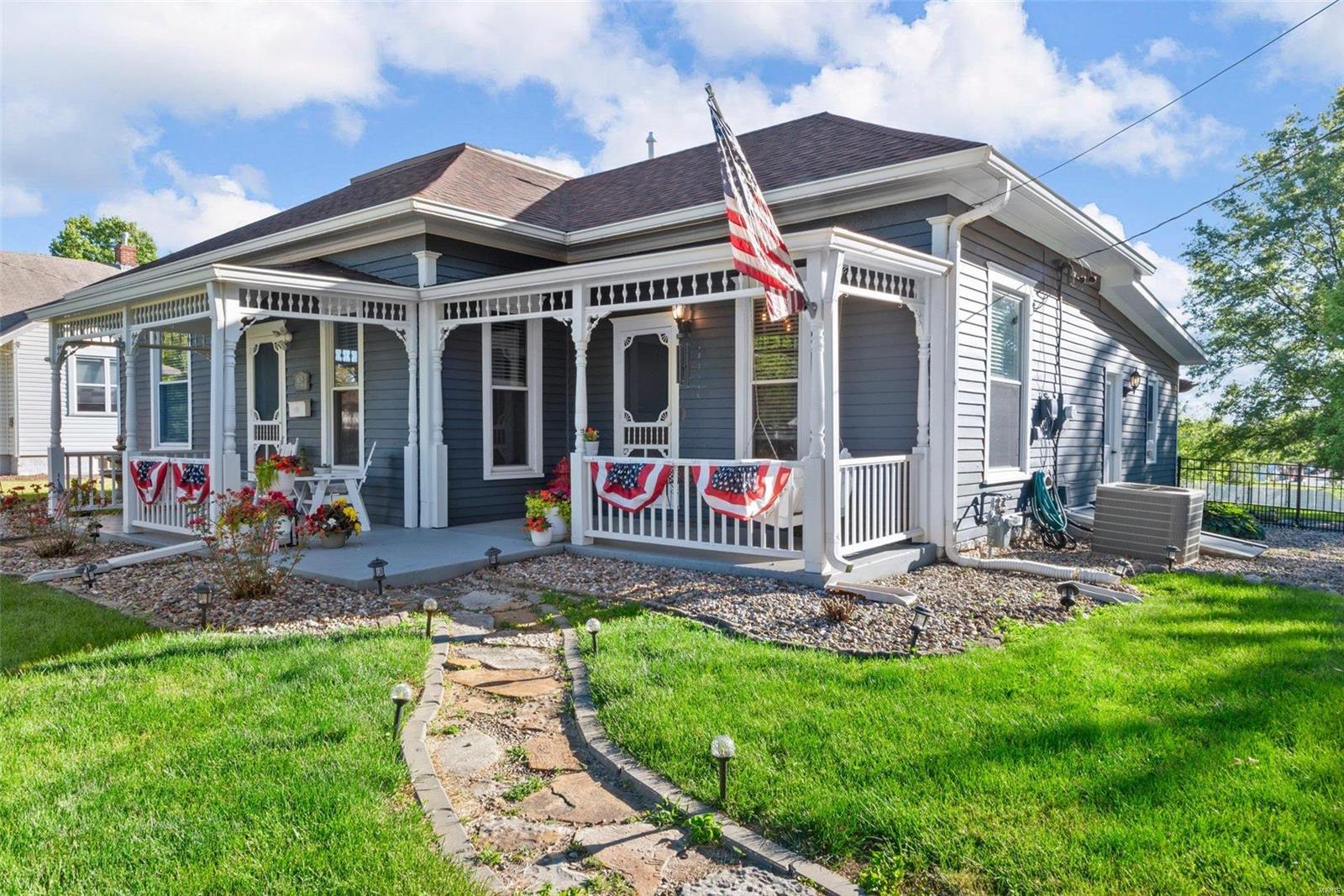 609 S Linn Avenue