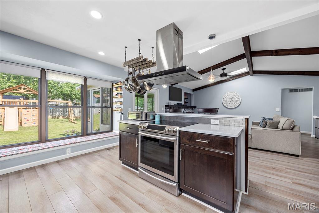 10 Weatherby Drive