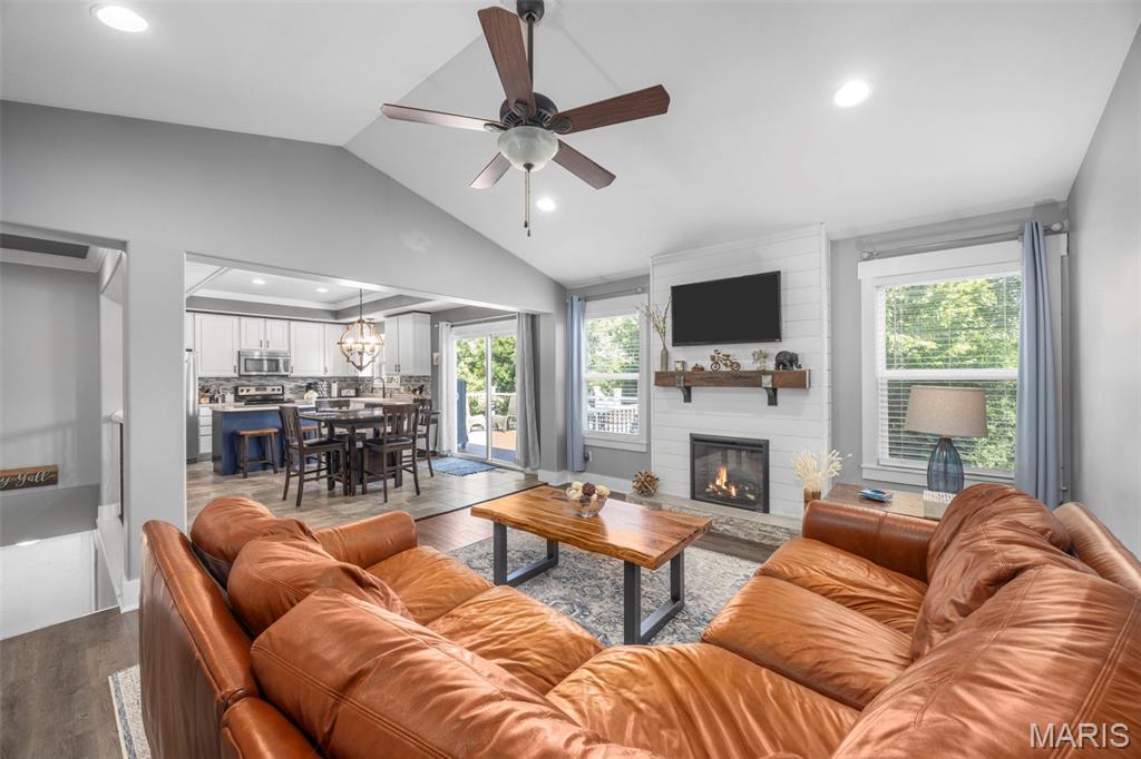 221 Hartford Glen Court