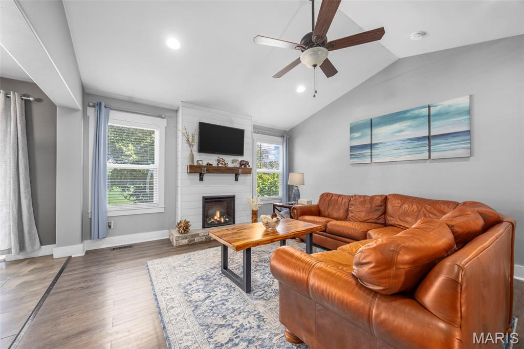 221 Hartford Glen Court