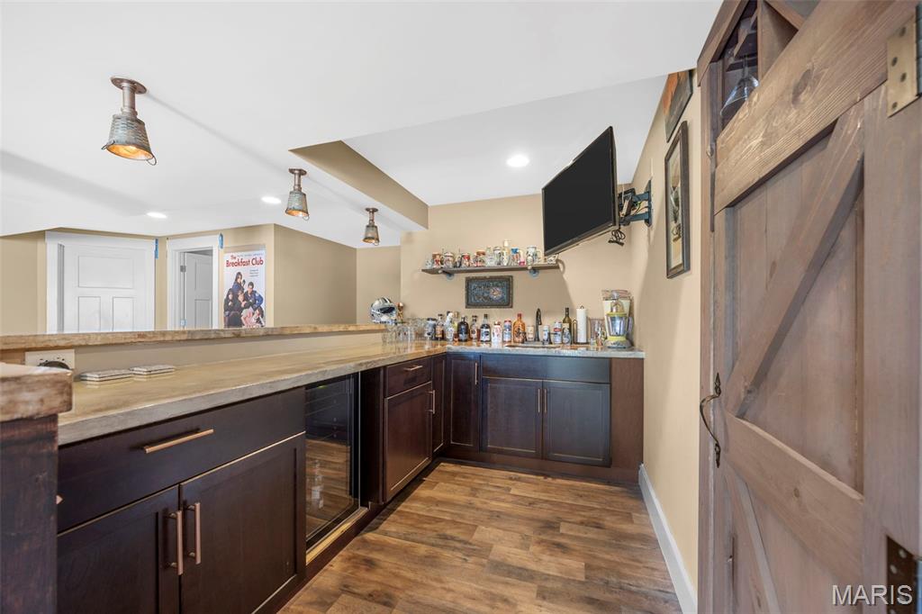 221 Hartford Glen Court