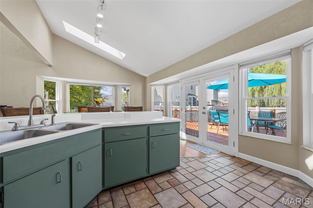 28 Kingspointe Drive