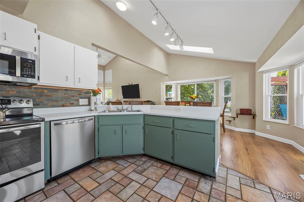 28 Kingspointe Drive