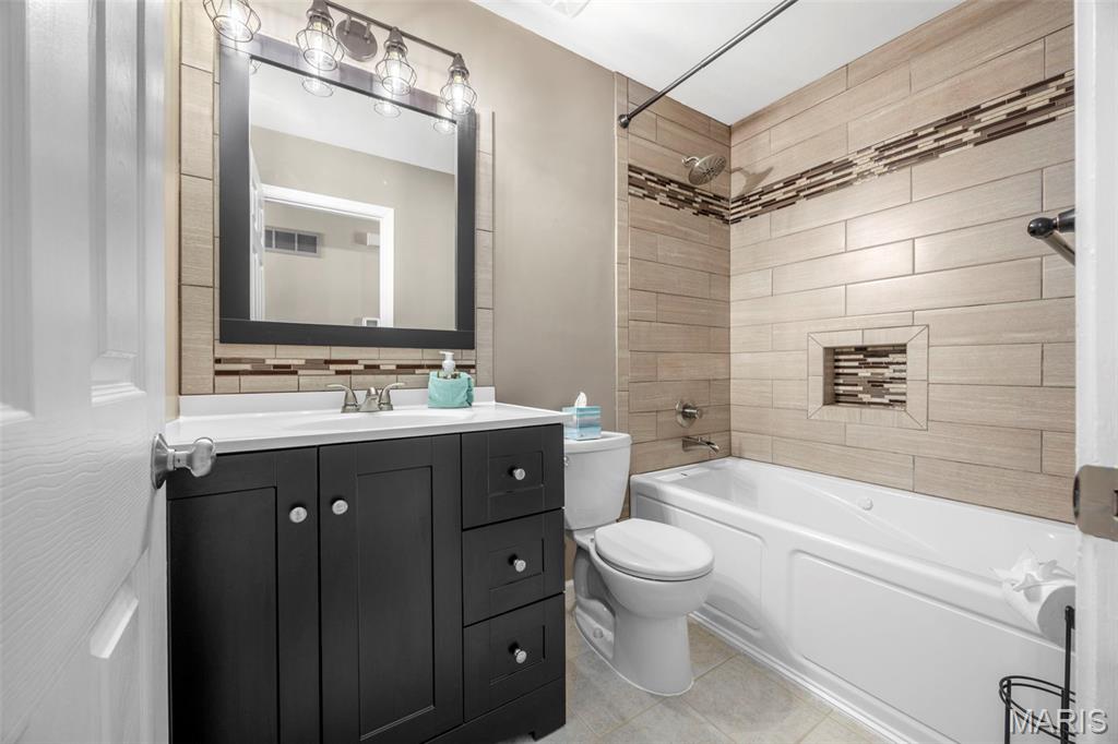 13 Kingspointe Drive