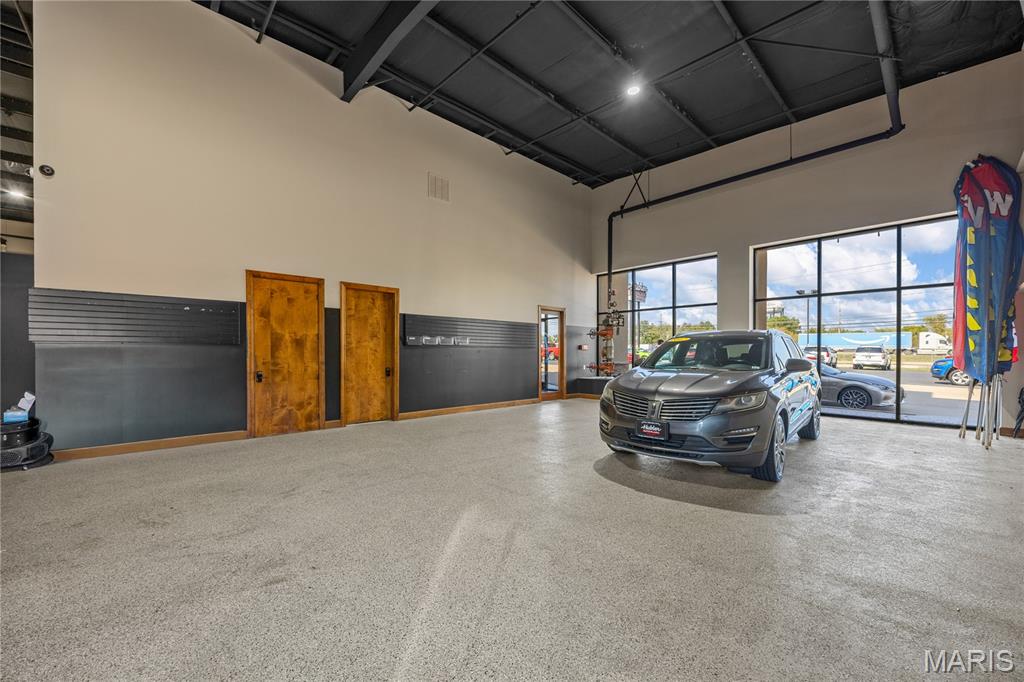 9084 Veterans Memorial Parkway