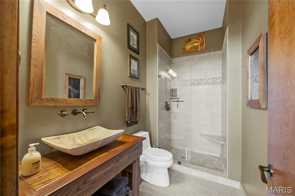 9084 Veterans Memorial Parkway