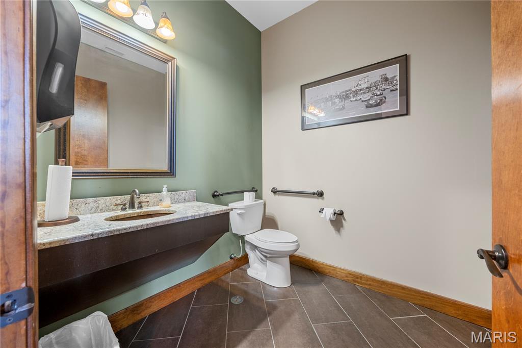 9084 Veterans Memorial Parkway