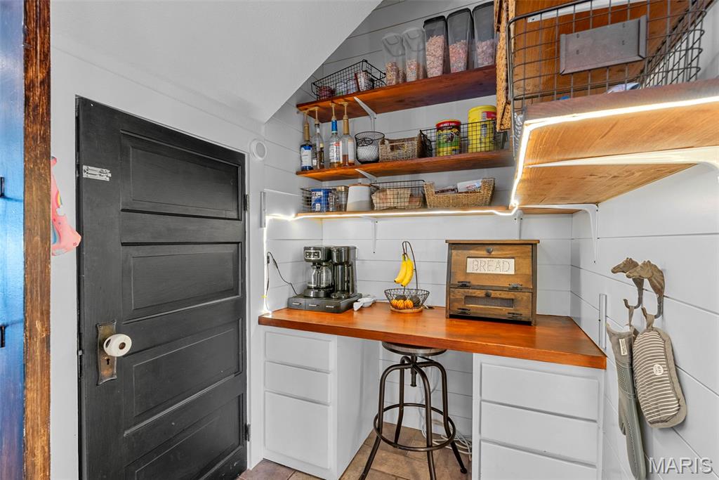 701 Cap Au Gris Street