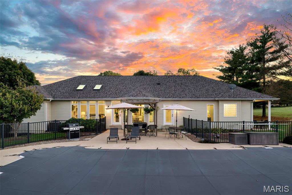 590 Sunset Place Lane