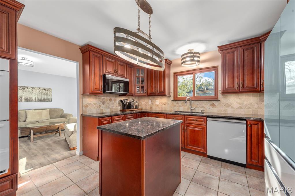 4095 Montgomery Lane