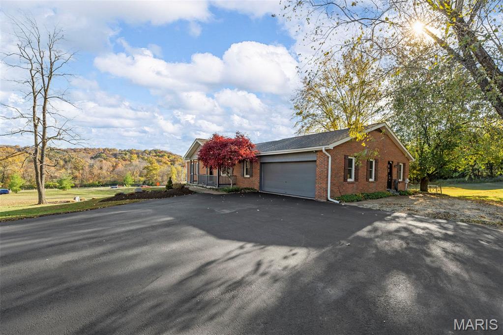 4095 Montgomery Lane