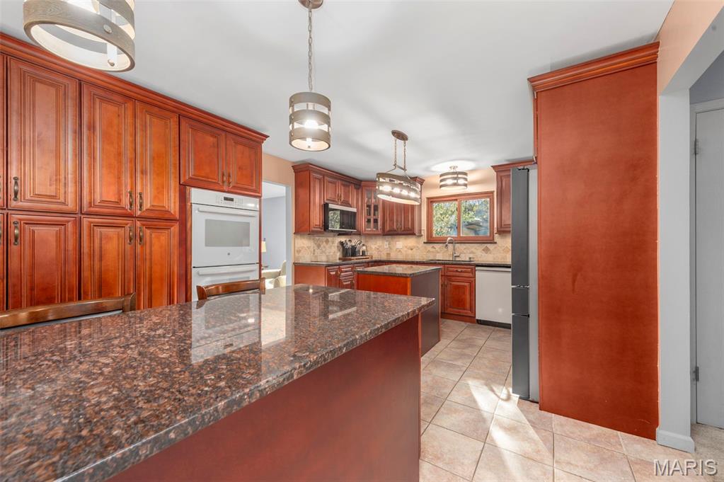 4095 Montgomery Lane