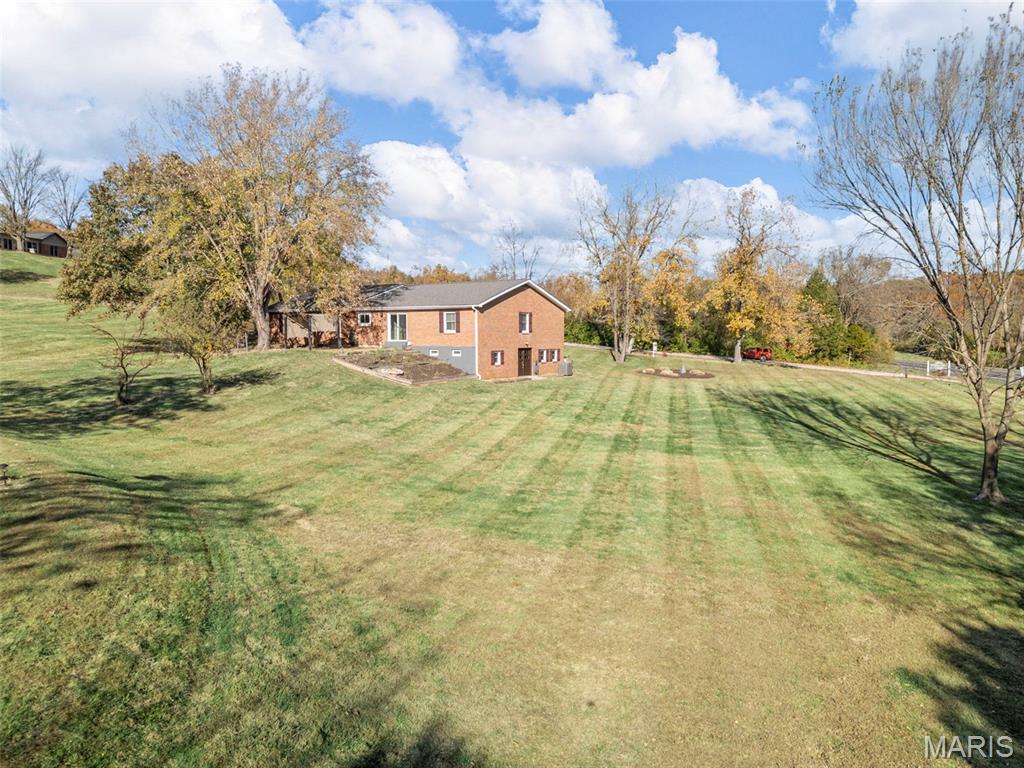 4095 Montgomery Lane