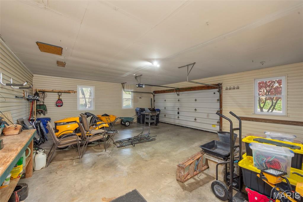 4095 Montgomery Lane