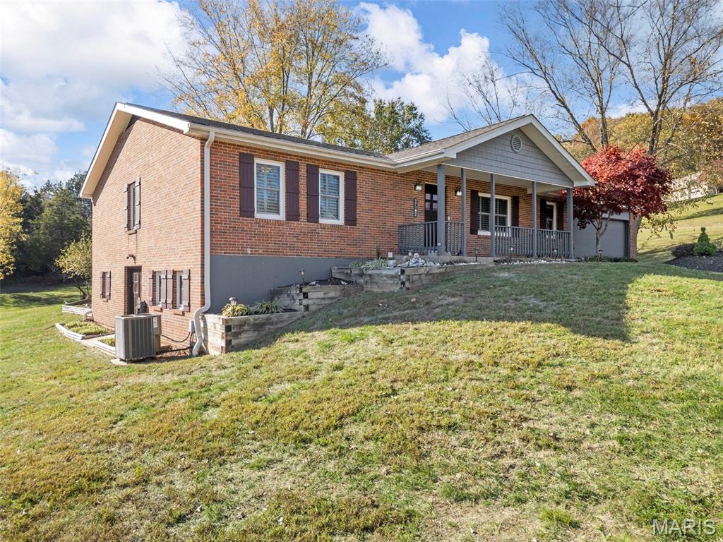 4095 Montgomery Lane