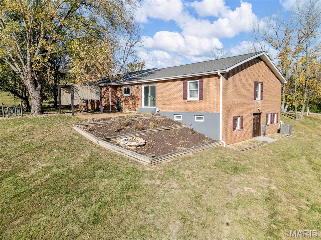 4095 Montgomery Lane