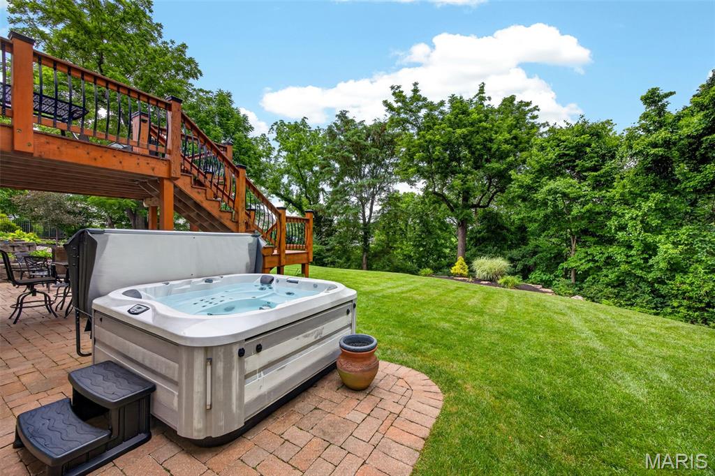 320 Huntleigh Manor Drive