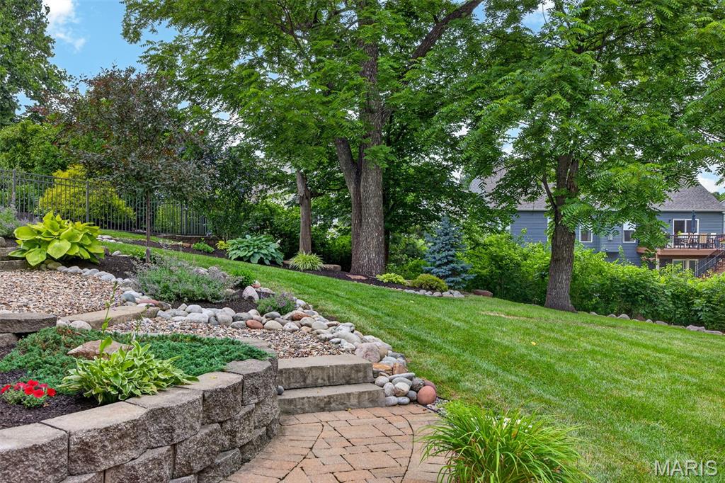 320 Huntleigh Manor Drive